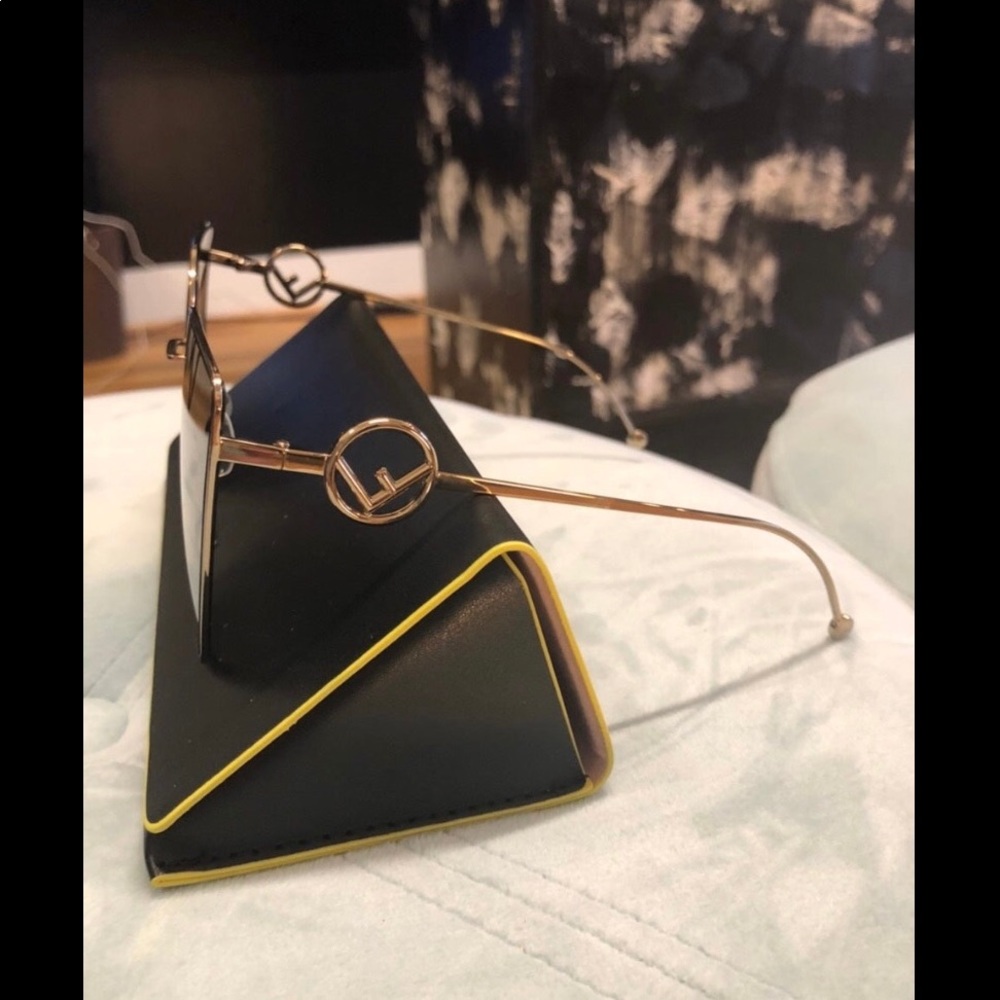 FENDI - Picture 2 of 3